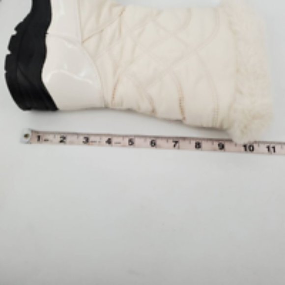 Easy Street Womens Cuddle Winter Boots Ivory Quilted Zipper Faux Fur Trim‎ 6.5 W - Picture 7 of 11